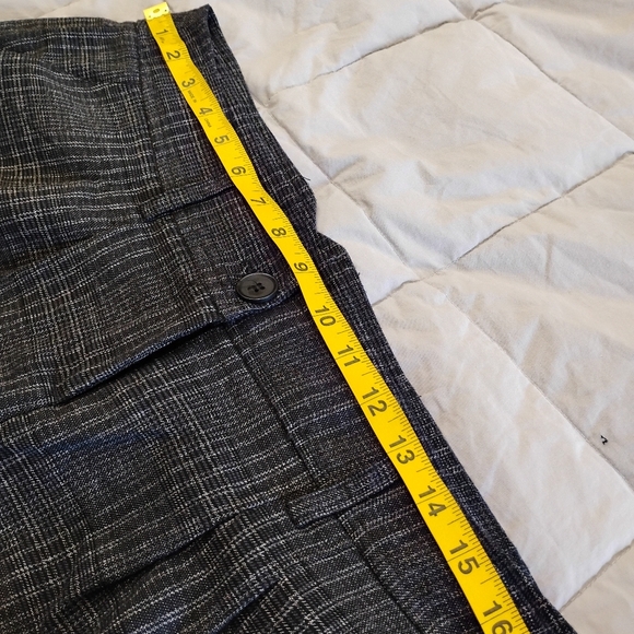 Streetwear Society | Gray Plaid Y2K High Waist Dress Shorts  | Size 9 - Picture 5 of 11